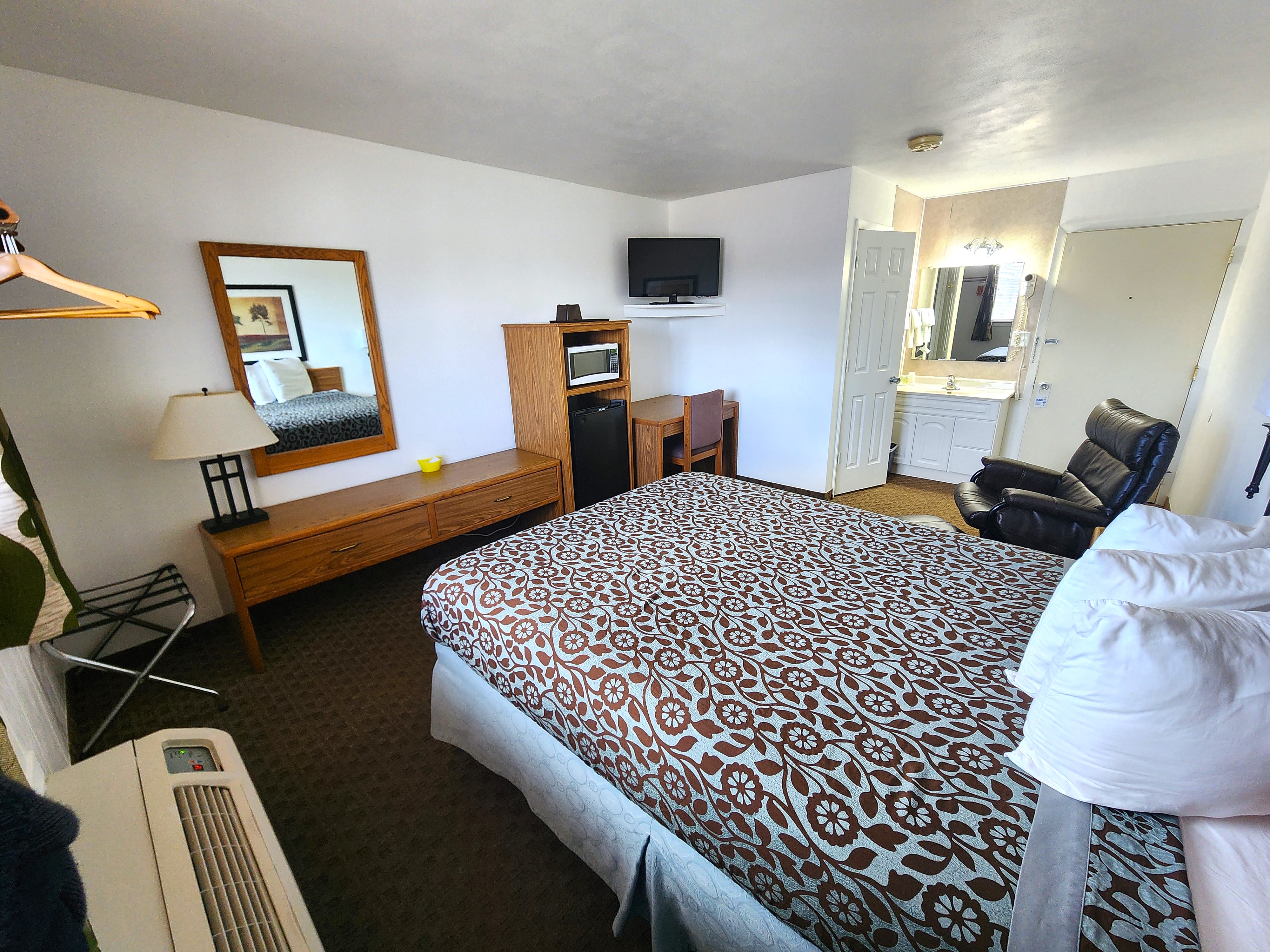 Simple Room's Panoramic View