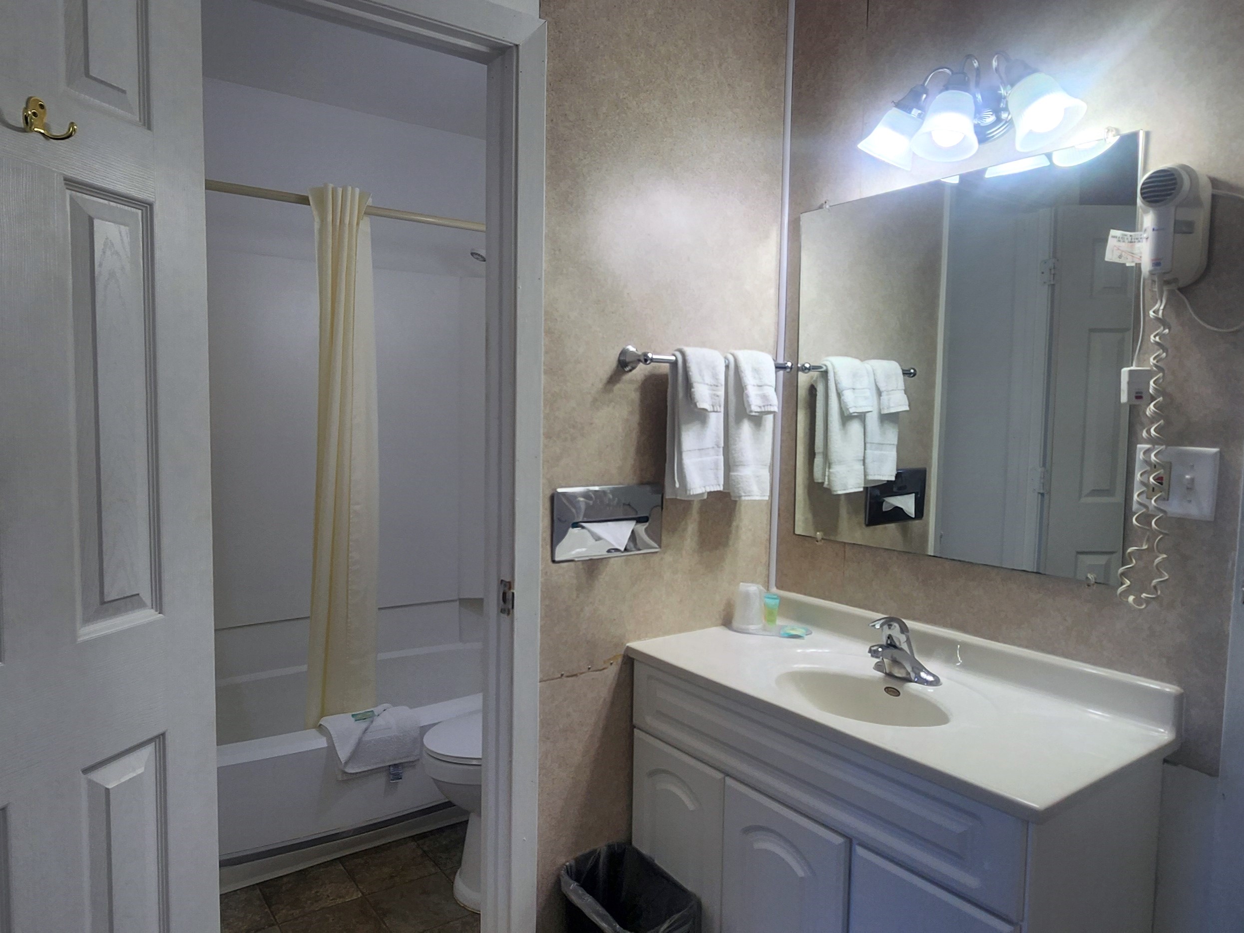 Simple Room's Bathroom Vanity