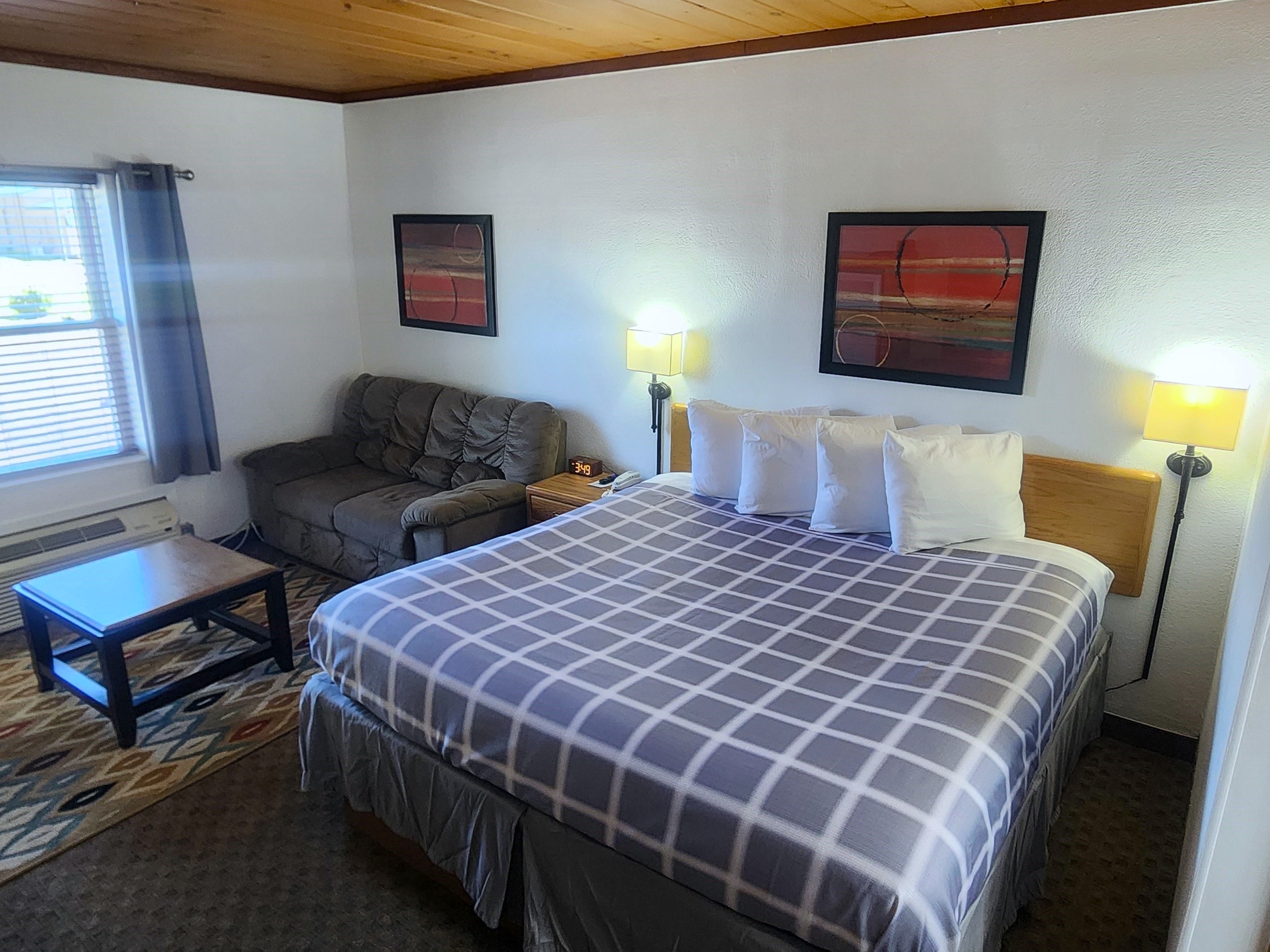 King Suite Room's Furniture and Appliances