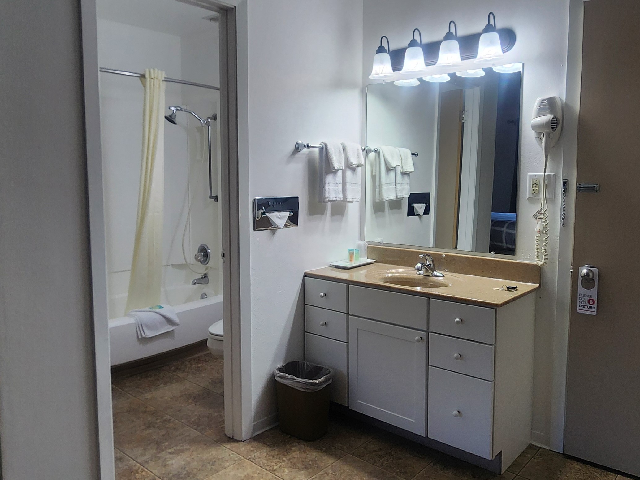 King Suite Room's Bathroom