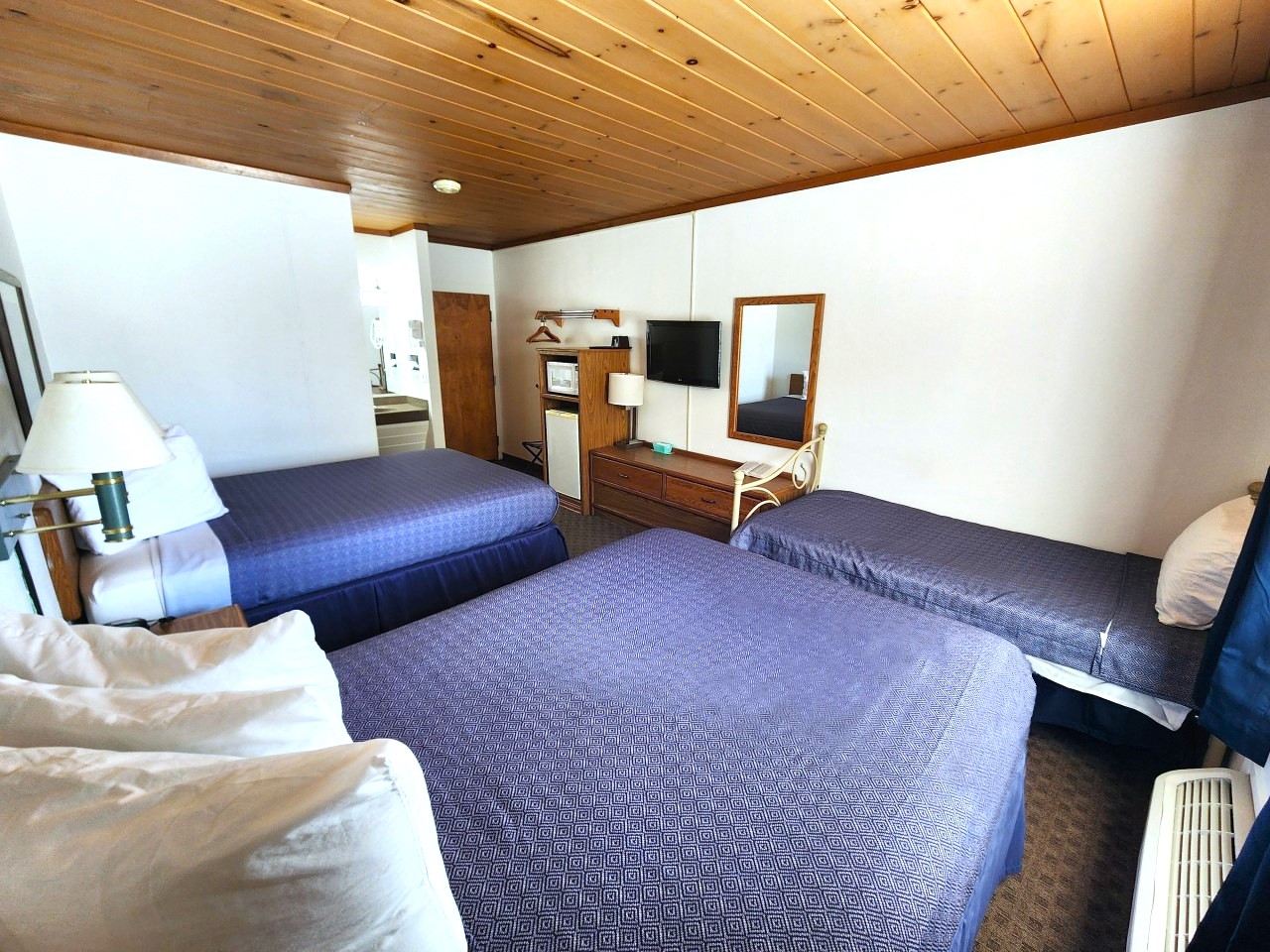 Triple Room's Lateral View